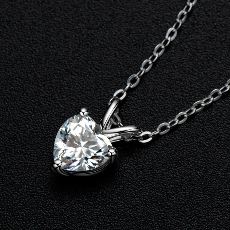 Moissanite Pendant Necklace – Brilliant Diamond-Like Sparkle, Elegant Gift for Her