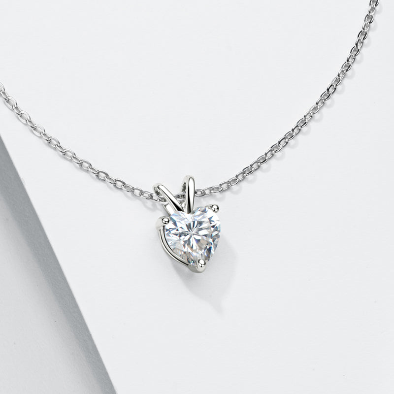 Moissanite Pendant Necklace – Brilliant Diamond-Like Sparkle, Elegant Gift for Her
