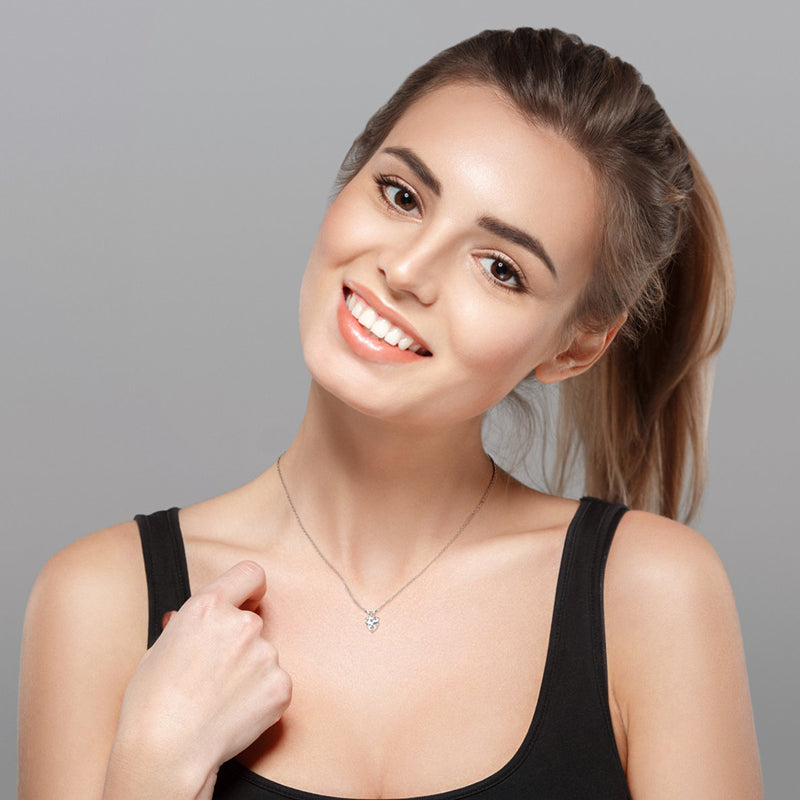 Moissanite Pendant Necklace – Brilliant Diamond-Like Sparkle, Elegant Gift for Her