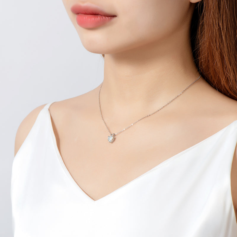 Moissanite Pendant Necklace – Brilliant Diamond-Like Sparkle, Elegant Gift for Her