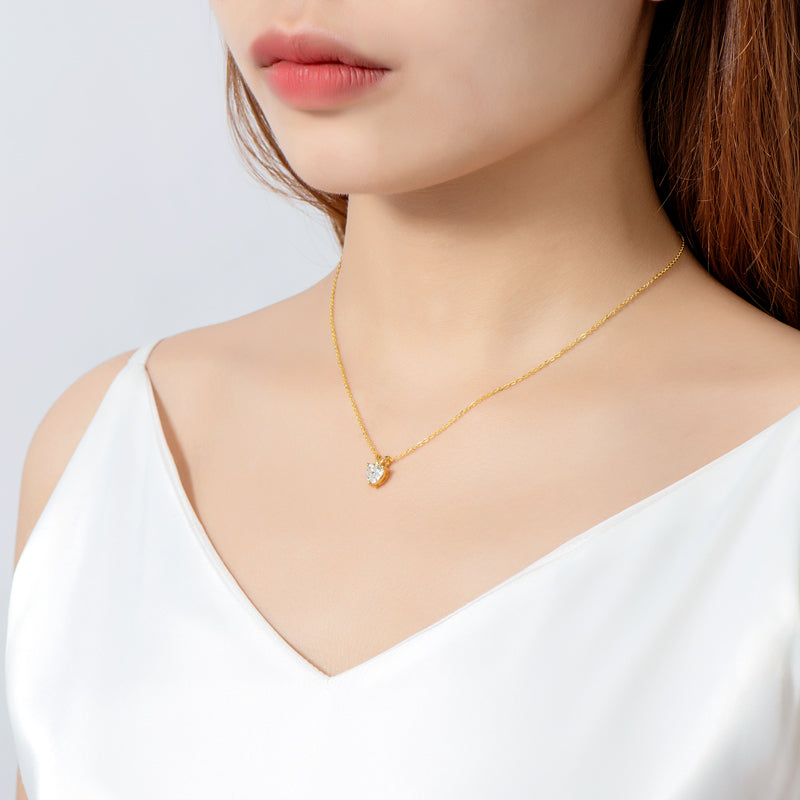 Moissanite Pendant Necklace – Brilliant Diamond-Like Sparkle, Elegant Gift for Her